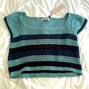 Knited crop top in a size Medium.